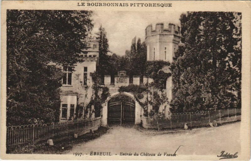 Carte postale ancienne Ebreuil Entree du Chateau de Veauce à Veauce
