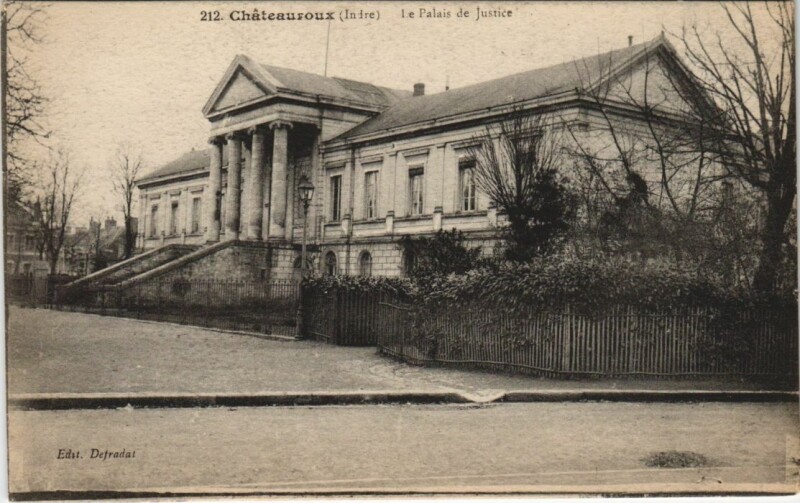 Carte postale ancienne Chateauroux Le Palais de Justice France