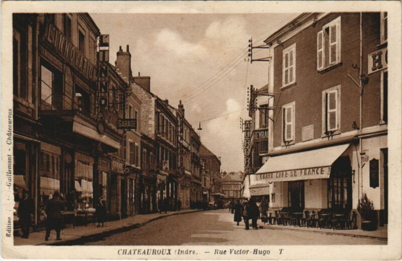 Carte postale ancienne Chateauroux Rue Victor Hugo France