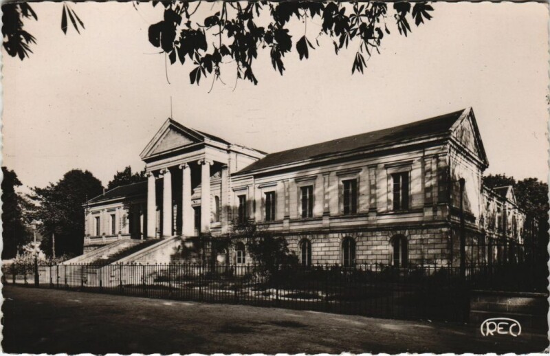 Carte postale ancienne Chateauroux Le Palais de Justice France