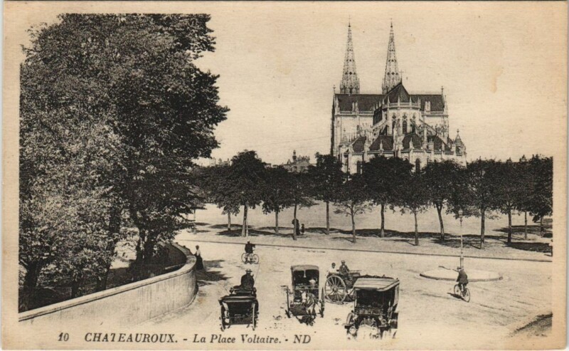 Carte postale ancienne Chateauroux La Place Voltaire France