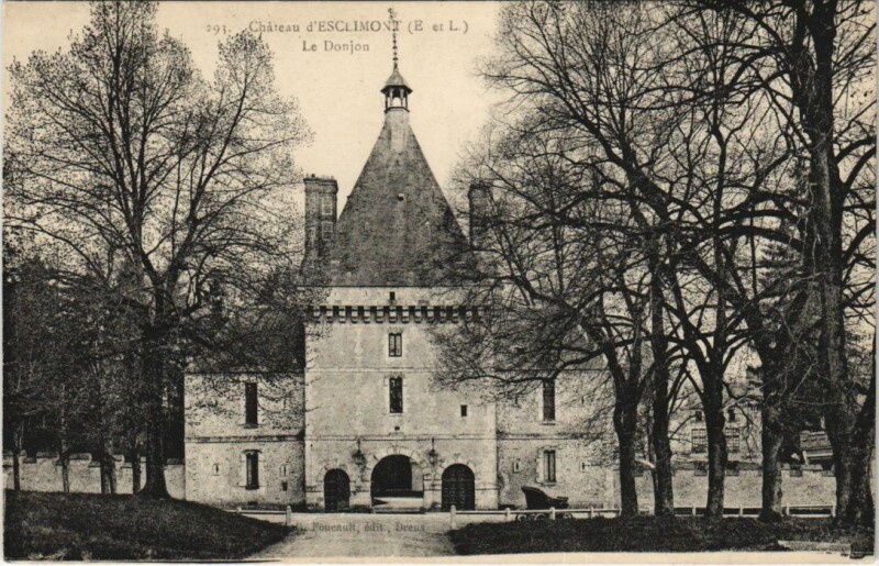 Carte postale ancienne Chateau d'Esclimont - Le Donjon