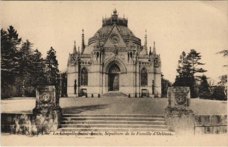 Carte postale ancienne Dreux Chapelle Saint Louis - Sepulture de la Famille d'Orleans à Dreux