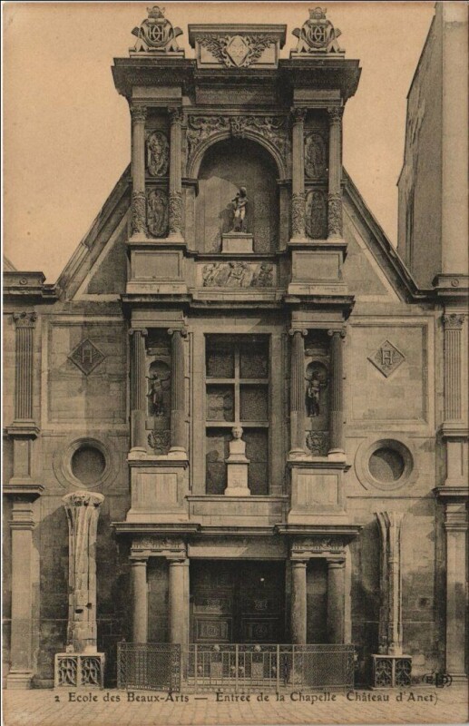 Carte postale ancienne Anet Chateau - Ecole des Beaux-Arts - Entree de la Chapelle