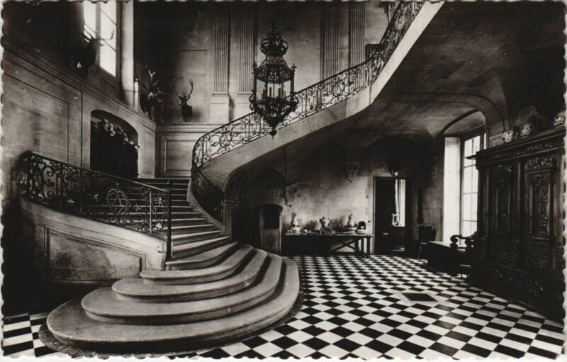 Carte postale ancienne Anet Chateau d'Anet - Vestibule d'Entree et Grand Escalier