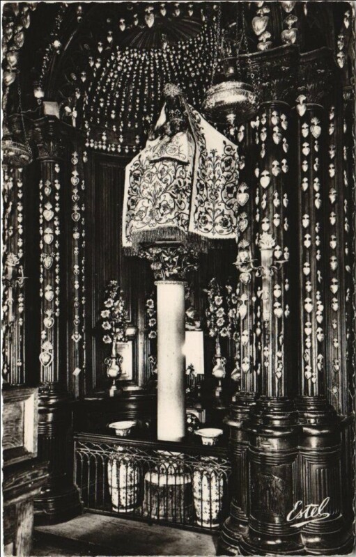Carte postale ancienne Chartres La Cathedrale - La Vierge du Pilier à Chartres
