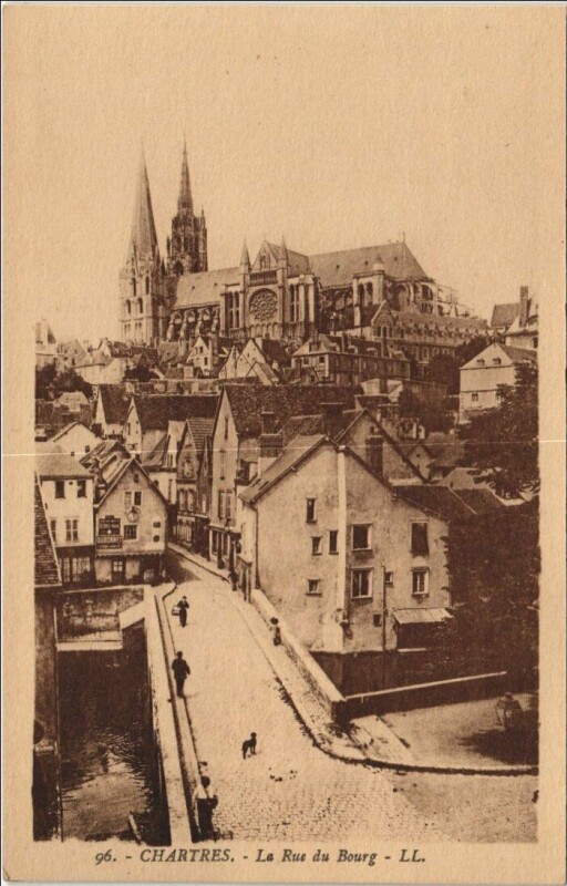 Carte postale ancienne Chartres La Rue du Bourg à Chartres