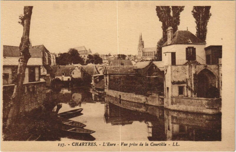 Carte postale ancienne Chartres L'Eure - Vue prise de la Courtille à Chartres