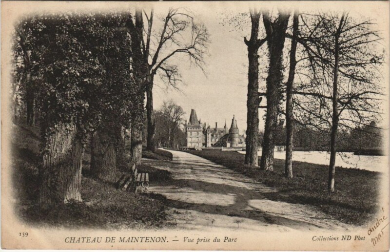 Carte postale ancienne Maintenon Chateau - Vue prise du Parc à Maintenon