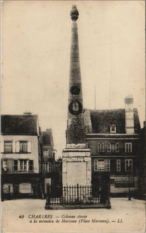 Carte postale ancienne Chartres Colonne Elevee a la Memoire de Marceau à Chartres