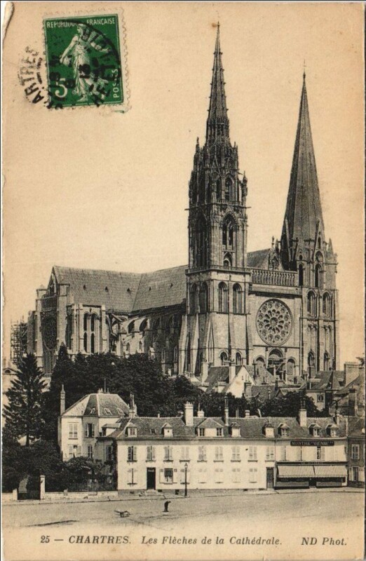 Carte postale ancienne Chartres Les Fleches de la Cathedrale à Chartres