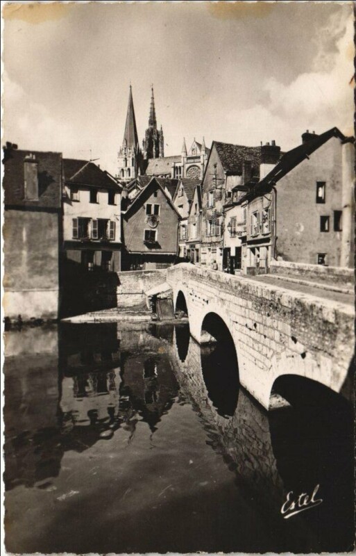 Carte postale ancienne Chartres Vieux Pont sur l'Eure et Vieilles Maisons à Chartres