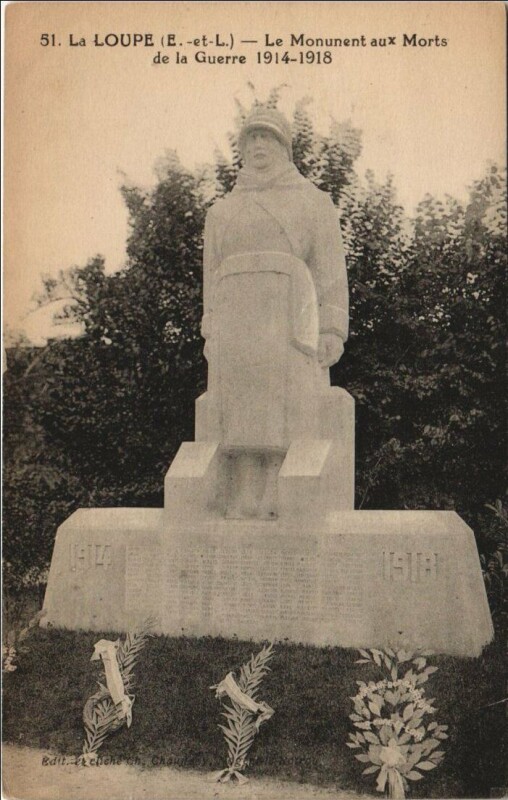 Carte postale ancienne La Loupe Le Monument aux Morts à La Loupe