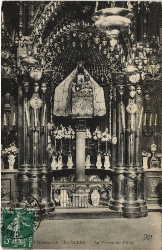 Carte postale ancienne Chartres Cathedrale - La Vierge de Pilier à Chartres