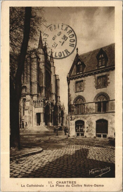 Carte postale ancienne Chartres La Cathedrale - La Place du Cloitre Notre-Dame à Chartres