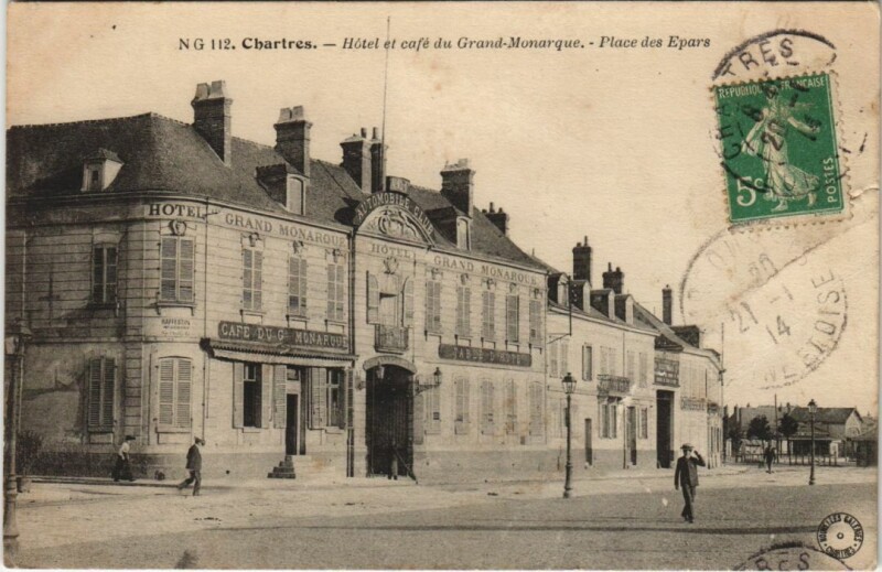 Carte postale ancienne Chartres Hotel et Cafe du Grand-Monarque - Place des Epars à Chartres