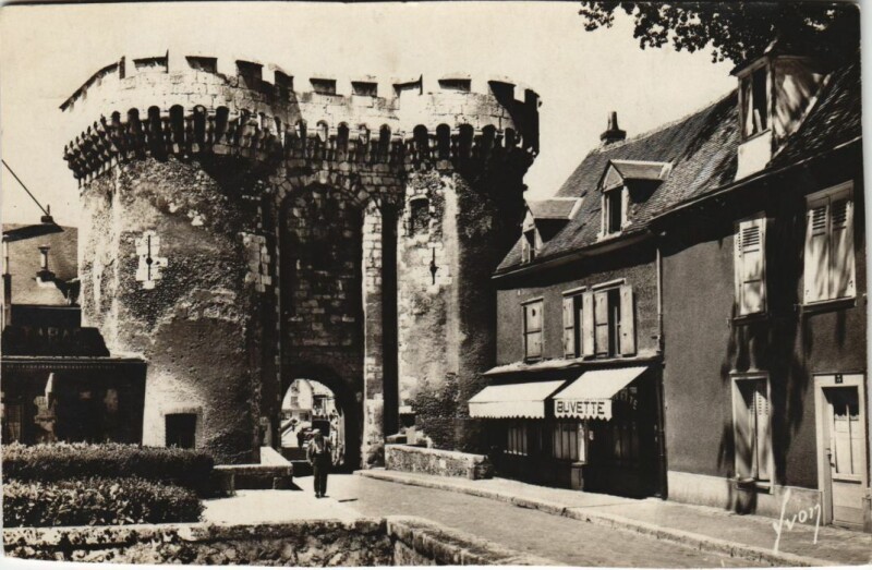 Carte postale ancienne Chartres La Porte Guillaume à Chartres