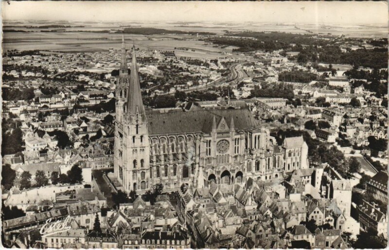 Carte postale ancienne Chartres La Cathedrale Vue d'Ensemble à Chartres