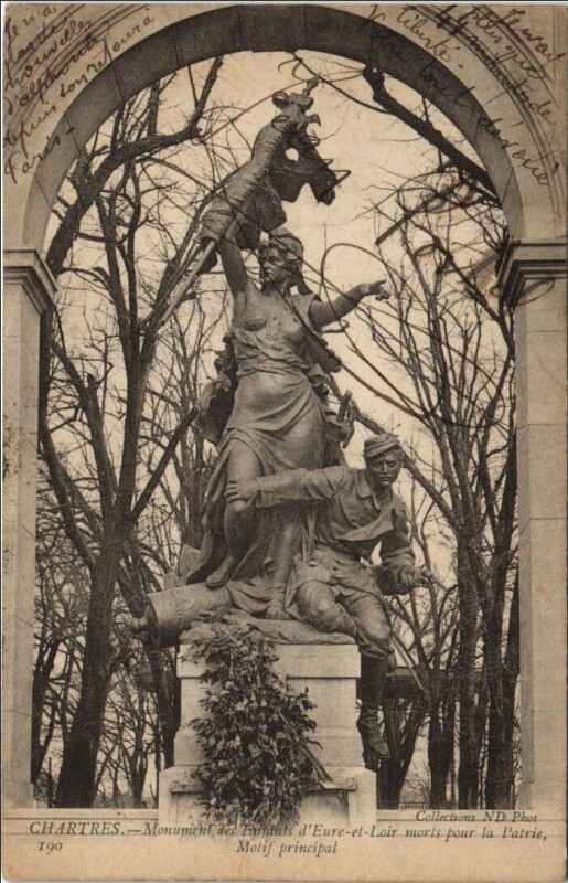 Carte postale ancienne Chartres Monument des Enfants d'Eure-et-Loir à Chartres