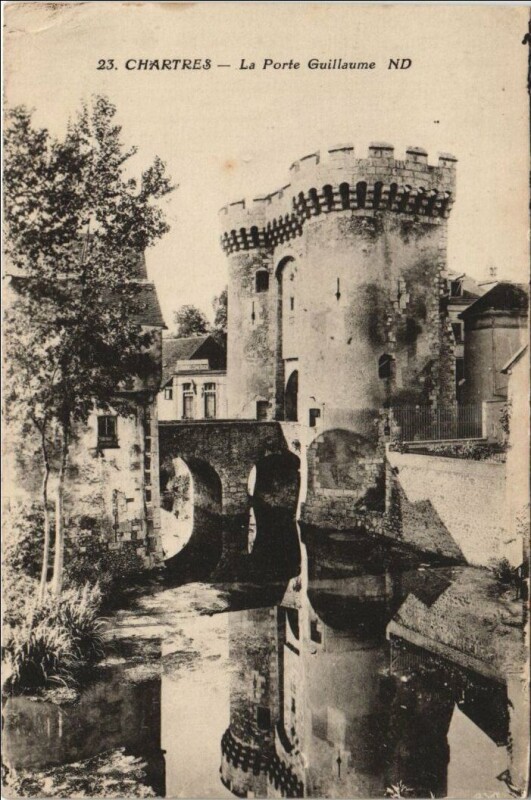 Carte postale ancienne Chartres La Porte Guillaume à Chartres