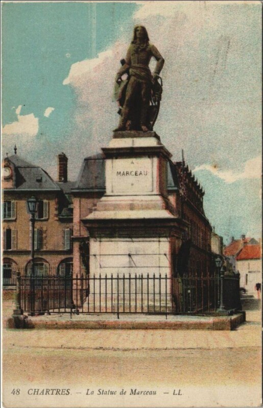 Carte postale ancienne Chartres La Statue de Marceau à Chartres