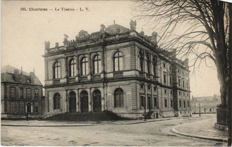 Carte postale ancienne Chartres Le Theatre à Chartres