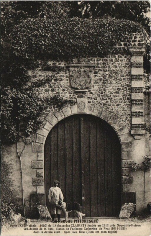 Carte postale ancienne Nogent-le-Rotrou Porte de l'Abbaye des Clairets à Nogent-le-Rotrou