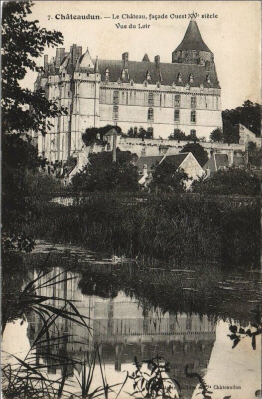 Carte postale ancienne Chateaudun Le Chateau - Facade Ouest - Vue du Loir