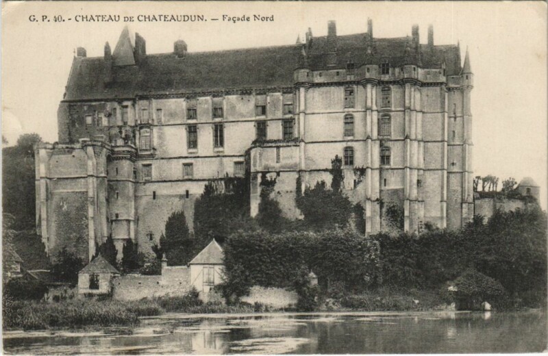 Carte postale ancienne Chateaudun Chateau - Facade Nord
