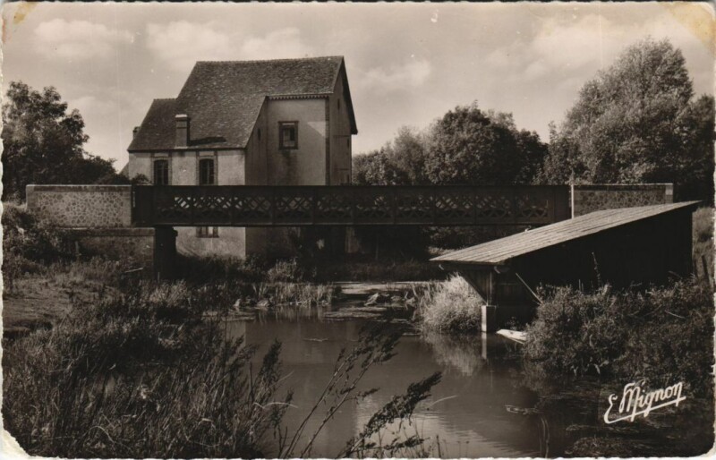 Carte postale ancienne Belhomert-Guehouville Le Pont sur l'Eure au Moulin de Guehouville