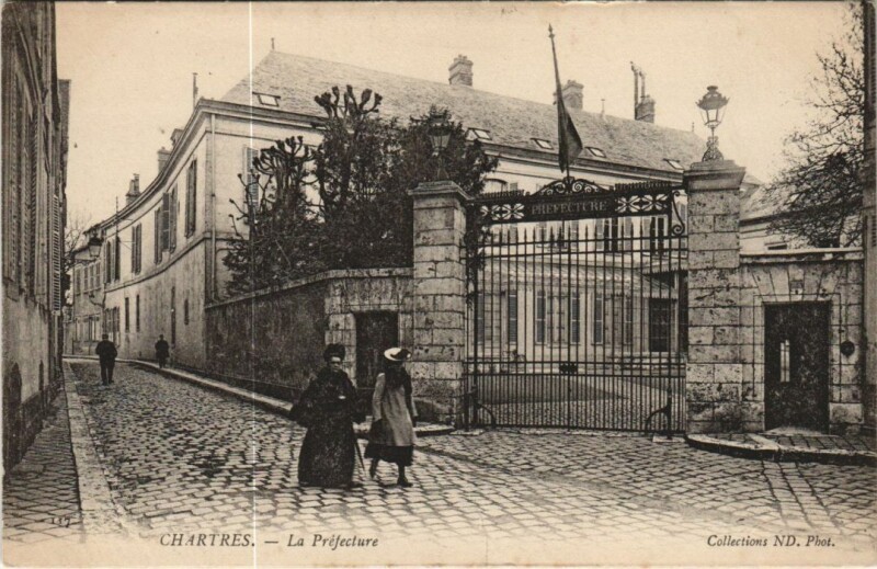 Carte postale ancienne Chartres La Prefecture France à Chartres