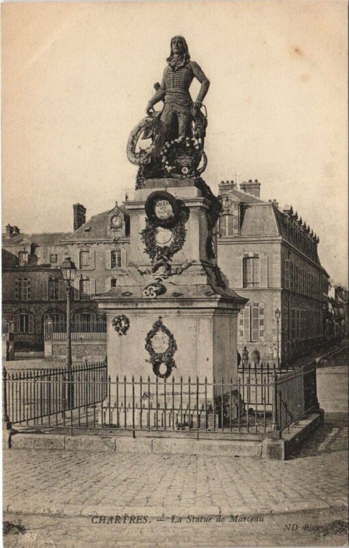 Carte postale ancienne Chartres La Statue de Marceau France à Chartres