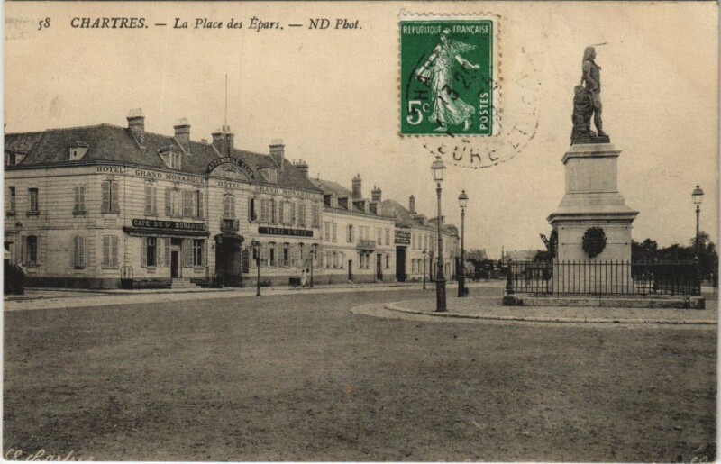 Carte postale ancienne Chartres La Place des Epars France à Chartres