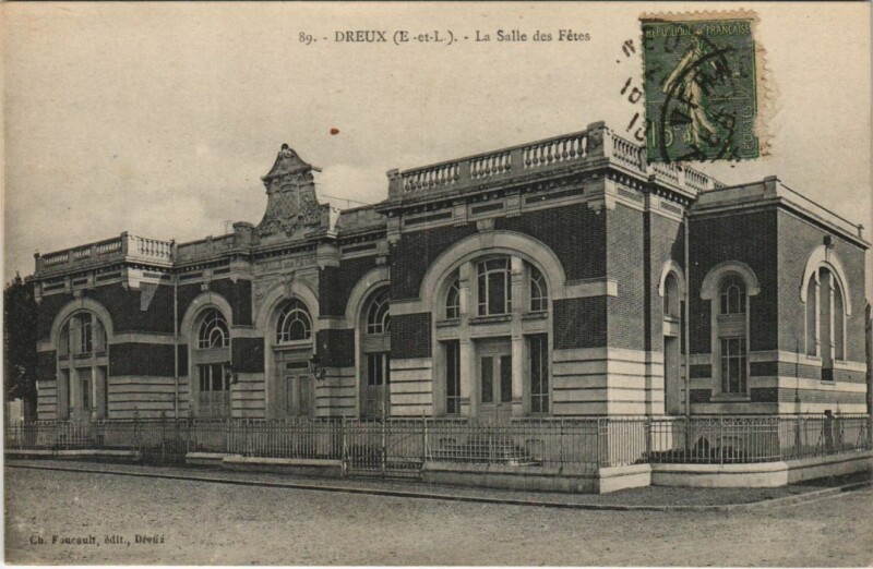 Carte postale ancienne Dreux La Salle des Fetes France à Dreux