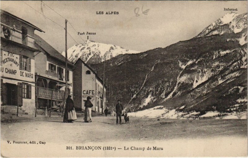 Carte postale ancienne Briancon Le Champ de Mars France