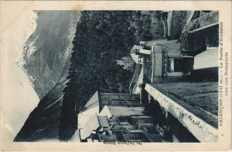 Carte postale ancienne Briancon La Porte d'Embrun France à Embrun