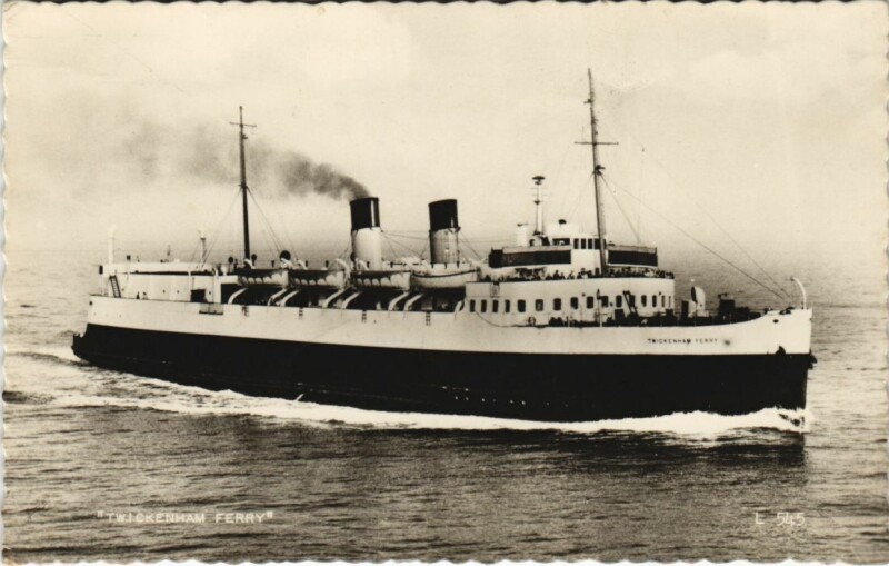 Carte postale ancienne Twickenham Ferry Ships