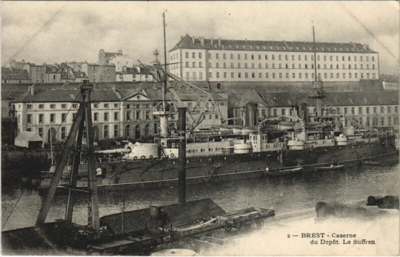 Carte postale ancienne Brest - Caserne du Depot - Le Suffren - Warship Ships