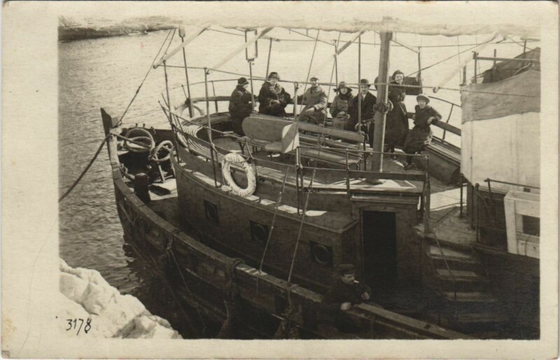 Carte postale ancienne Trip on a Small Vessel Ships