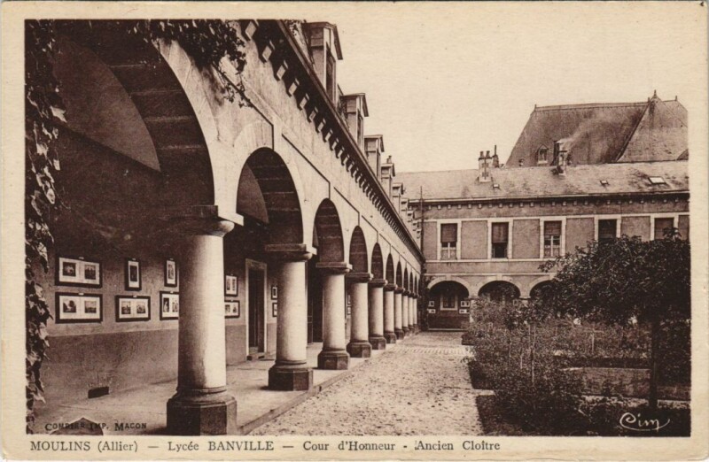 Carte postale ancienne Moulins Lycee Banville, Ancien Cloitre à Moulins