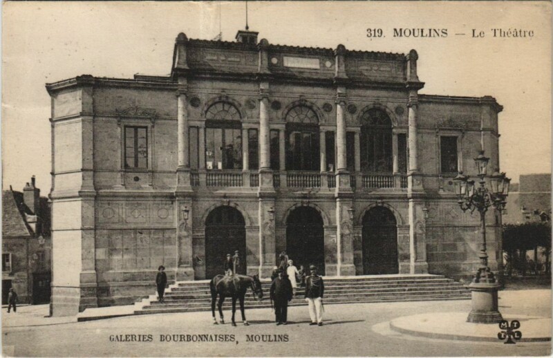 Carte postale ancienne Moulins Le Theatre à Moulins