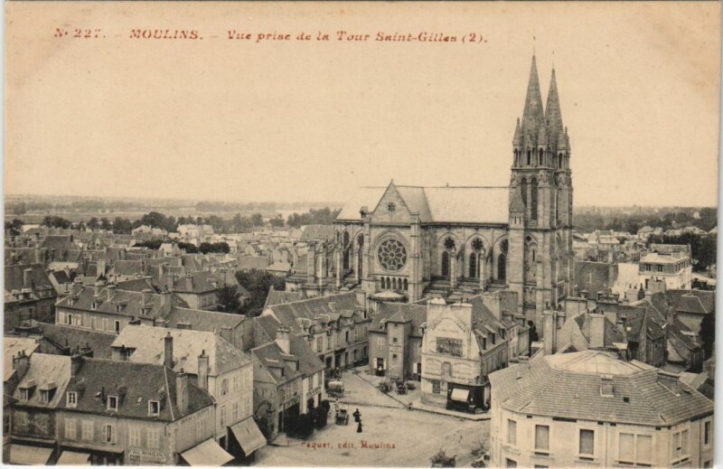 Carte postale ancienne Moulins vue prise de la Tour Saint-Gilles à Moulins