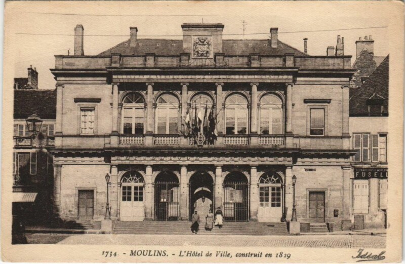 Carte postale ancienne Moulins Hotel de Ville à Moulins
