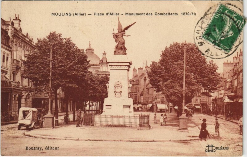 Carte postale ancienne Moulins Place d'Allier ,Monument des Combattants à Moulins