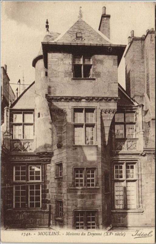 Carte postale ancienne Moulins Maisons du Doyenne à Moulins