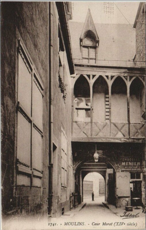 Carte postale ancienne Moulins Cour Moret à Moulins