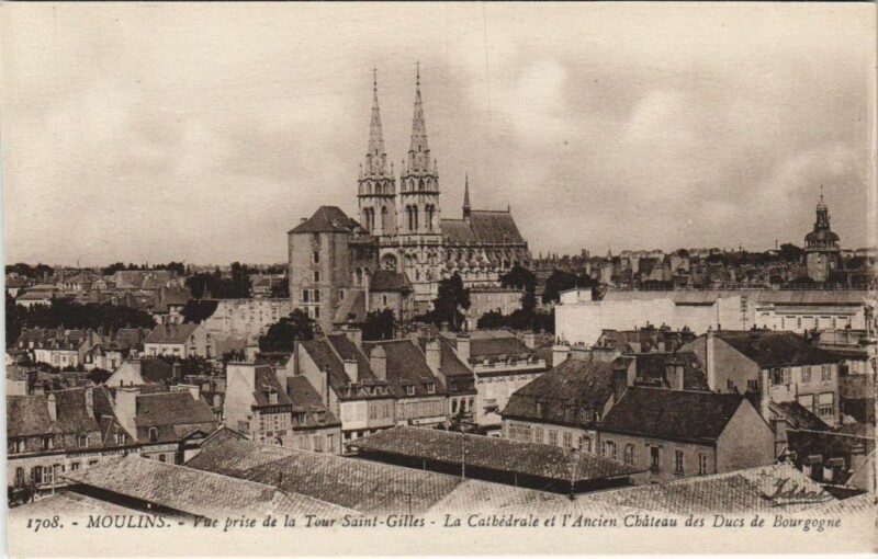 Carte postale ancienne Moulins vue prise de la Tour Saint-Gilles à Moulins