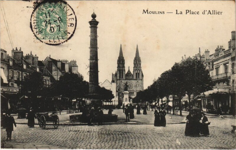 Carte postale ancienne Moulins Place d'Allier à Moulins