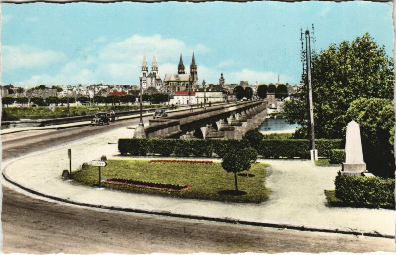 Carte postale ancienne Moulins Pont Regemortes à Moulins