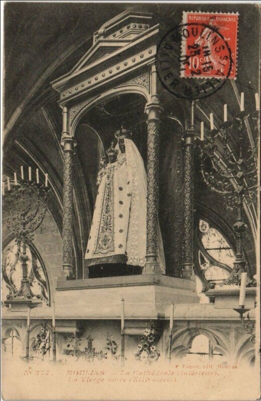 Carte postale ancienne Moulins Interieur de la Cathedrale ,La Vierge Noire à Moulins